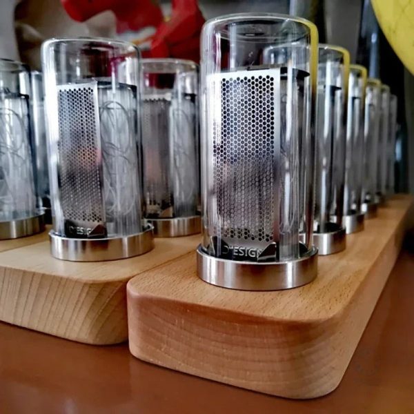 Horloge Nixie design industriel unique