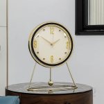 Horloge à poser originale avec finition soignée