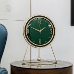 Pendule à poser fonctionnelle pour bureau