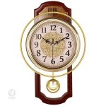 Horloge ancienne avec pendule pendante et décor élégant