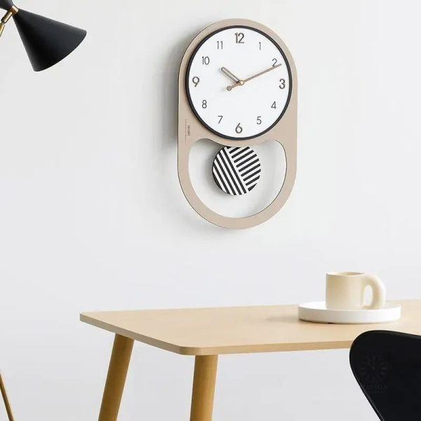Pendule design pour décoration murale contemporaine