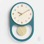 Pendule moderne avec finition soignée pour le salon