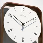 Horloge murale au design élégant et fonctionnel