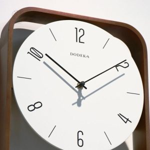 Horloge murale au design élégant et fonctionnel