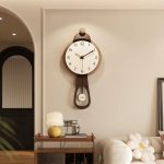 Grande horloge murale au style contemporain