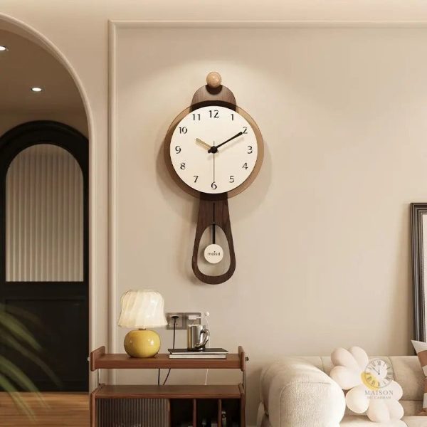 Grande horloge murale au style contemporain
