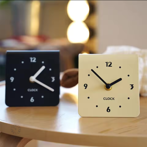 Accessoire décoratif : petite horloge à poser