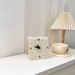 Horloge à poser avec style pour bureau ou salon