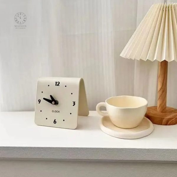 Design minimaliste : petite horloge à poser