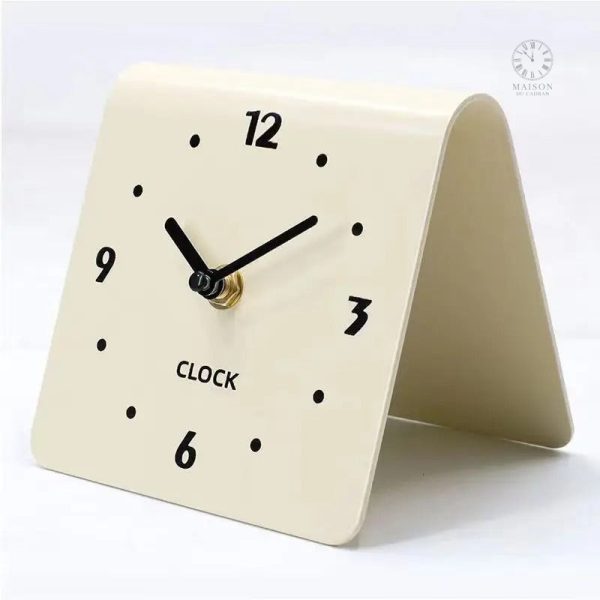 Petite horloge à poser pour un espace contemporain