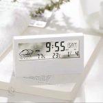 Petite horloge digitale à poser au design moderne