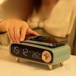 Réveil au design minimaliste et fonctionnel