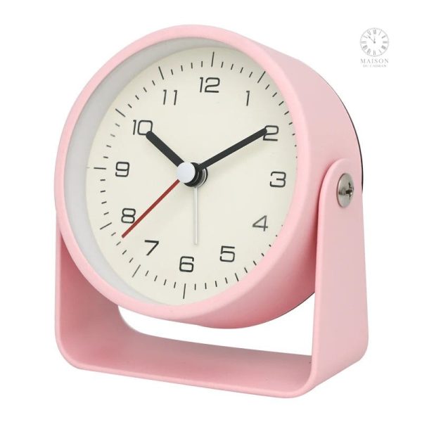 Réveil compact idéal pour les petits espaces de nuit