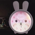 Design lapin coloré pour un réveil doux et amusant