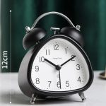Réveil matin au design sobre et fonctionnel