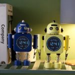 Réveil robotique avec affichage numérique